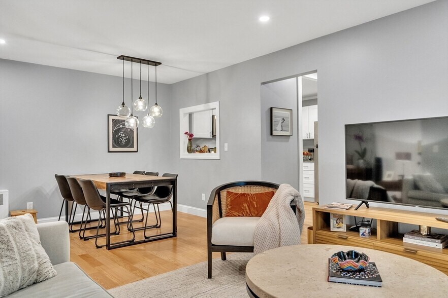 Building Photo - 38 Juniper St