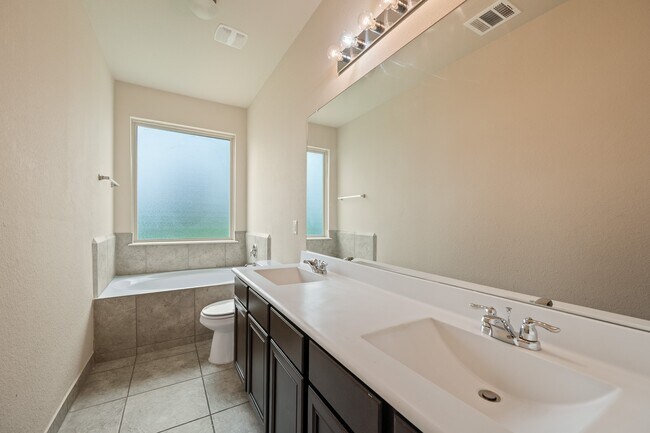 Building Photo - 3530 Vivaldi Dr