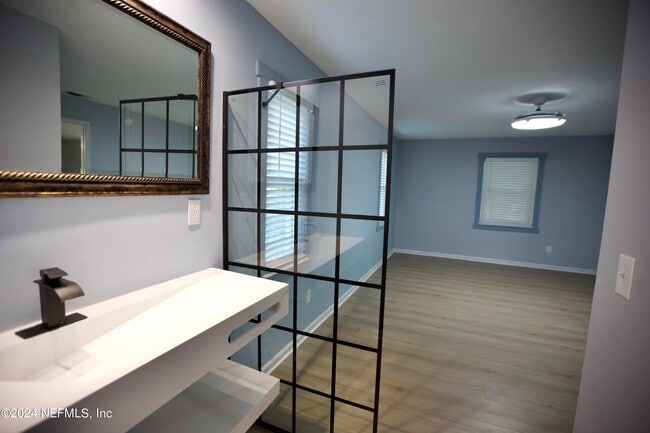 Building Photo - 3542 Sheldrake Dr