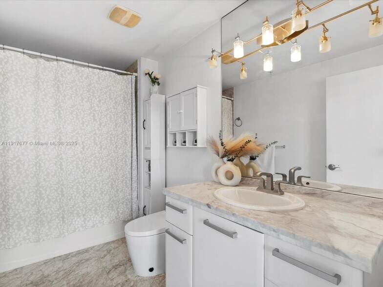 Building Photo - 253 NE 2nd St