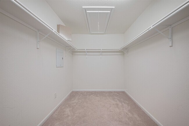 Building Photo - 5011 Pine Ridge Knoll Ct