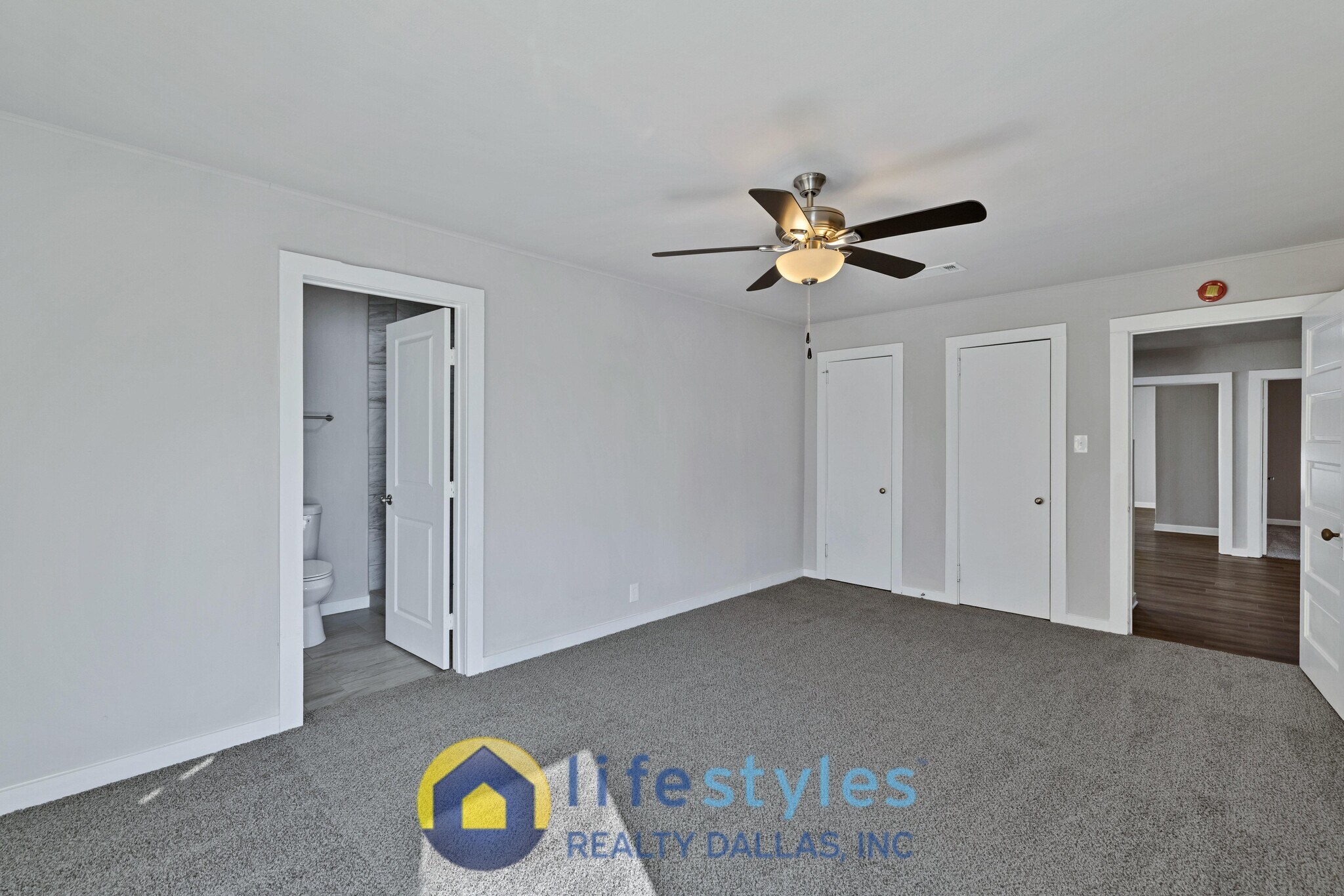 Building Photo - 907 NW Main St