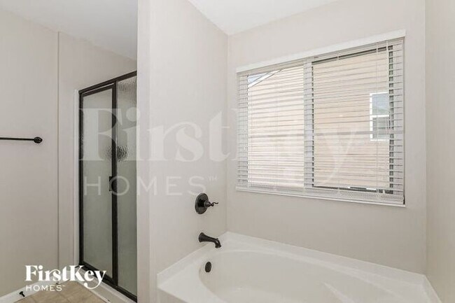 Building Photo - 1610 Shire Village Dr