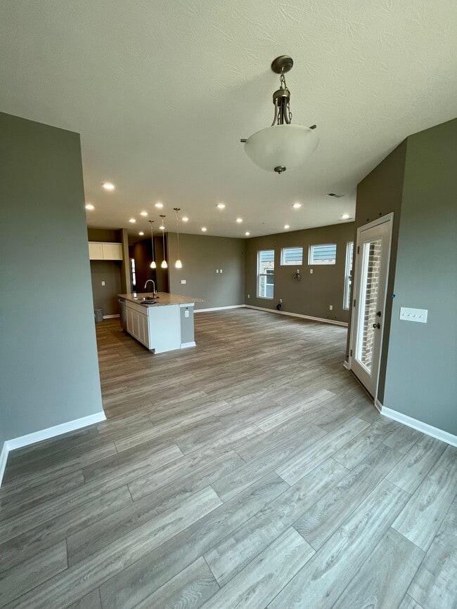Building Photo - 5011 S Castle Ct