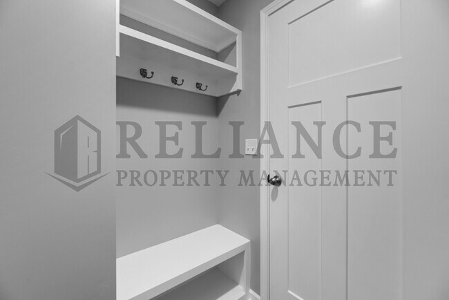 Building Photo - 1558 N Aster Cir