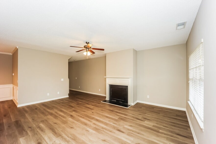 Building Photo - 171 Stillwood Dr