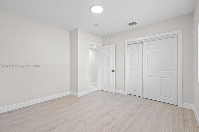 Building Photo - 3220 NW 4th Ct