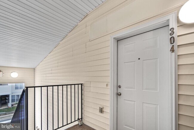 Building Photo - 2484 Angeline Dr