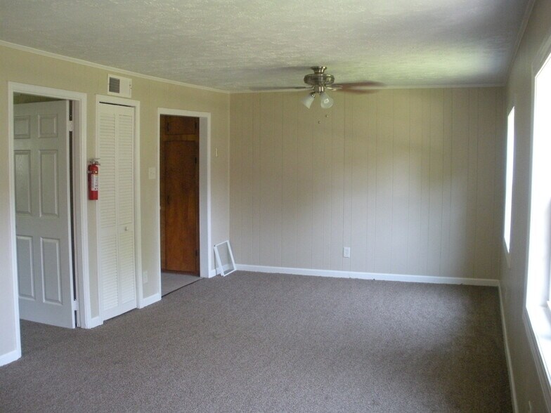 Primary Photo - 17 David St