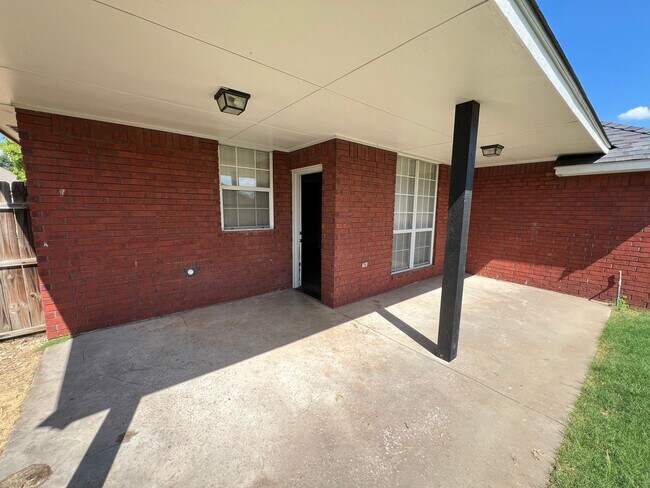 Building Photo - 2212 SW 93rd St