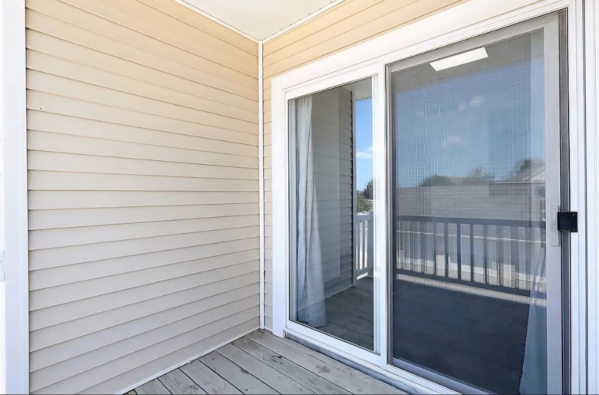 Building Photo - 1760 SE LA Grant Pkwy