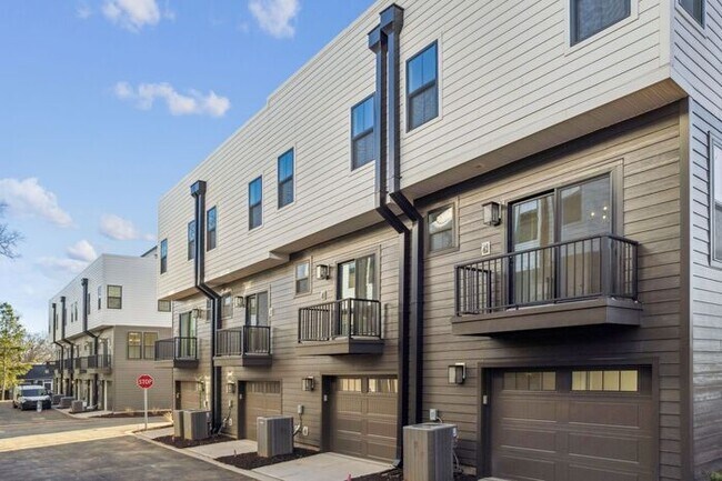 Building Photo - High-End 2BR Townhome | Rooftop Terrace + 2-Car Garage | 24-Unit Commnity