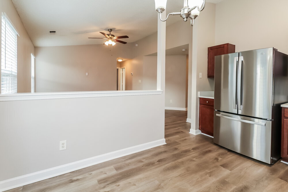 Building Photo - 515 River View Dr