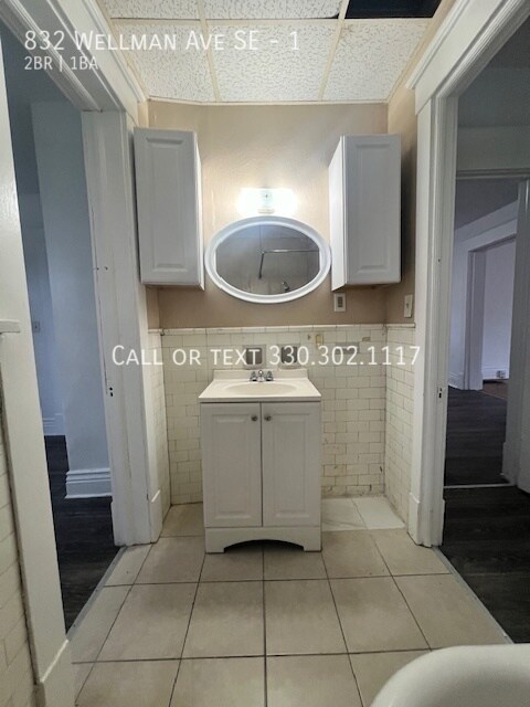 Building Photo - Large 2 bedroom first floor unit for rent ...