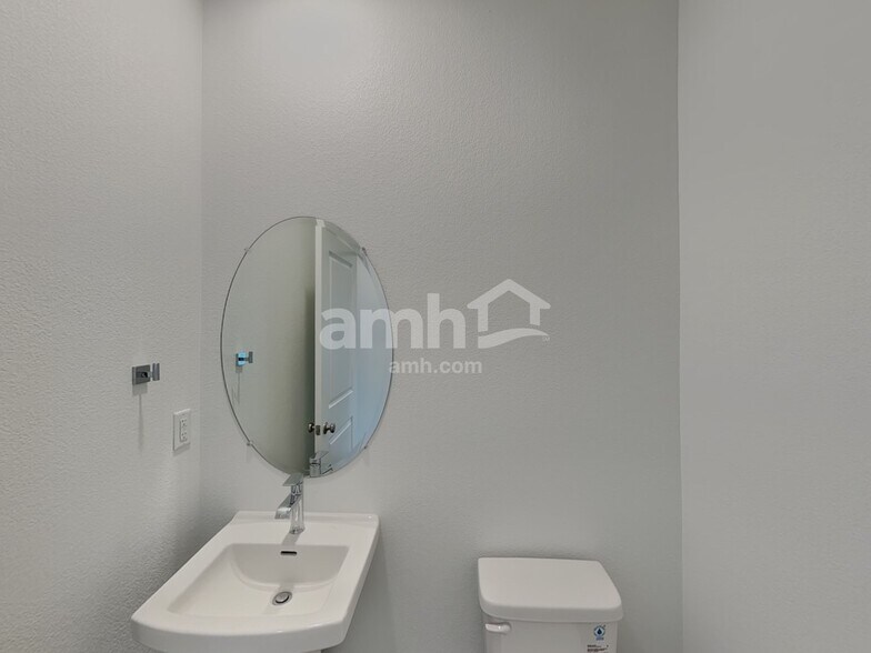 Building Photo - 10065 Abilene St