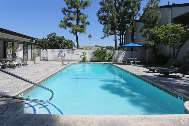 Building Photo - Quiet Cove Apartments