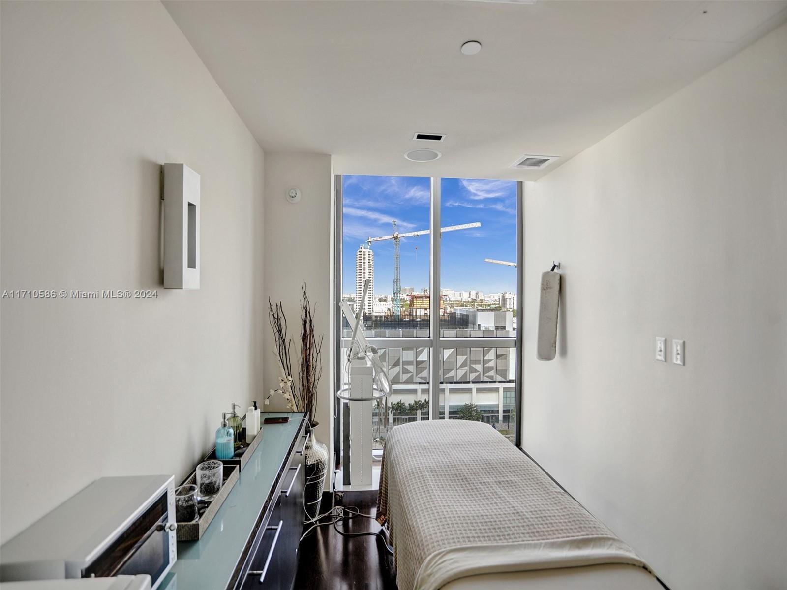 Building Photo - 900 Biscayne
