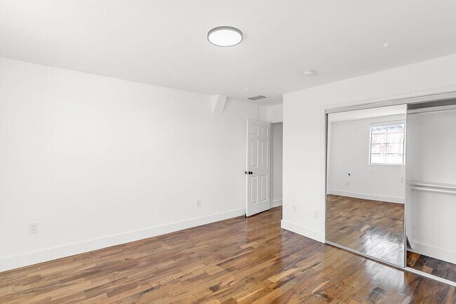 Building Photo - 1827 Wilcox Ave