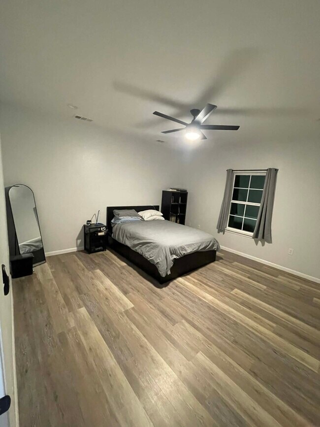 Building Photo - 917 N 16th St