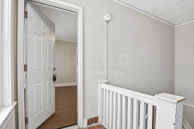 Building Photo - 701 Hazel St