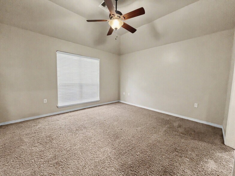 Building Photo - 1212 Jeannie Ln