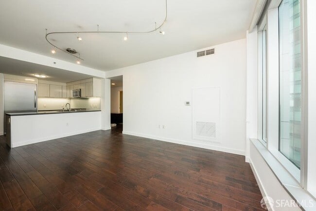 Building Photo - 338 Spear St