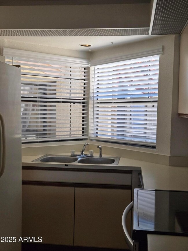 Building Photo - 5035 N 10th Pl