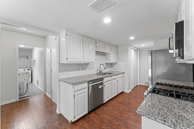 Building Photo - 13036 Glenside Dr