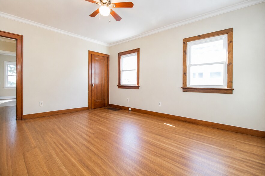 Building Photo - 1467 Crestwood Rd