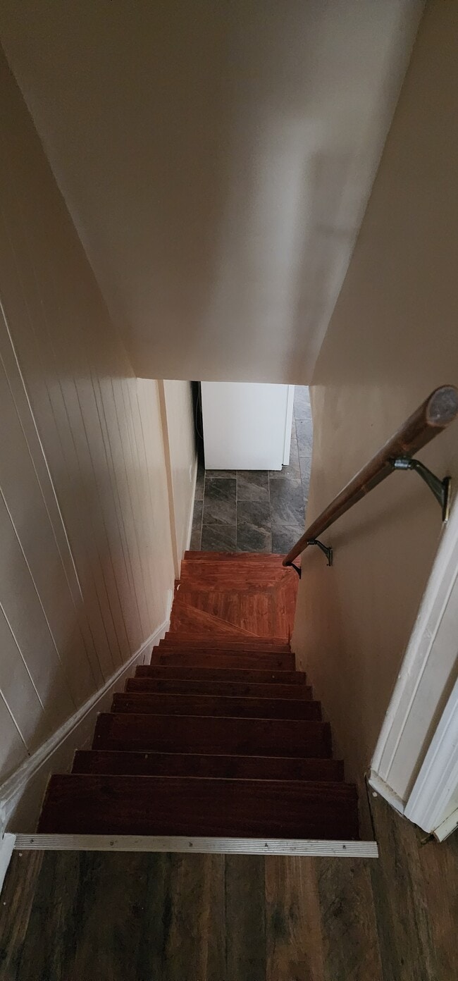 Building Photo - 639 Clinton St