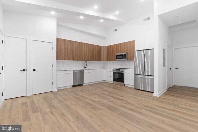 Building Photo - 1602 Locust St