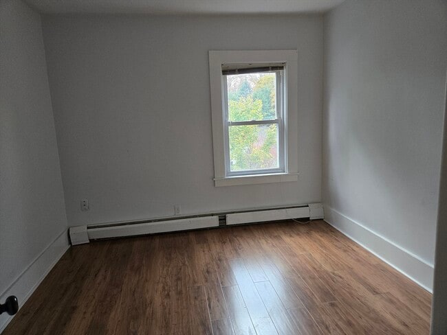 Building Photo - 206 Central St