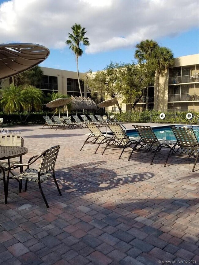 Building Photo - 8005 SW 107th Ave