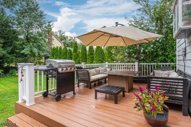 Building Photo - 276 Bay Ave