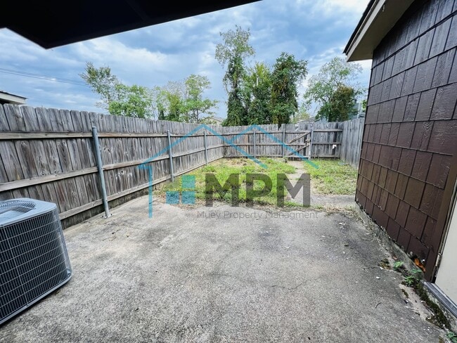 Building Photo - 62 W Elmwood Dr