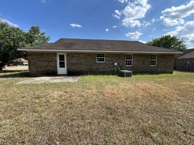 Building Photo - 942 Poppleton Dr