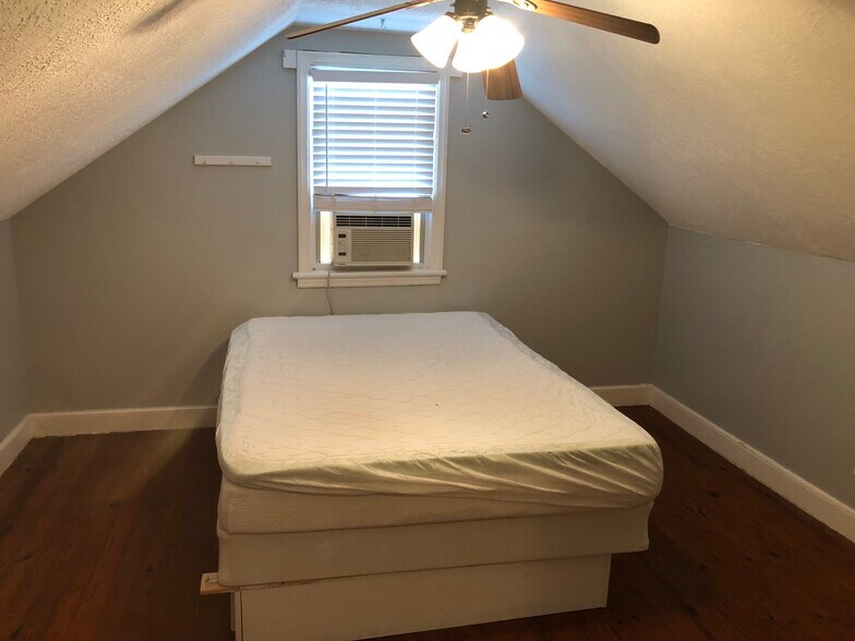 Bedroom 3 - 4920 Myrtle St