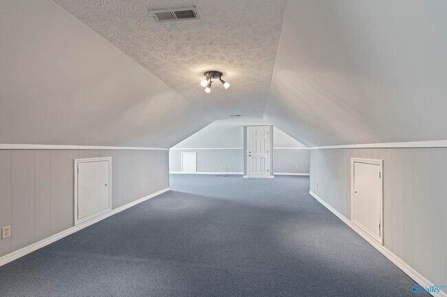 Building Photo - 15153 New Cut Rd