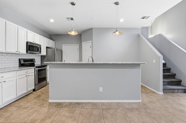 Building Photo - 2027 E University Dr