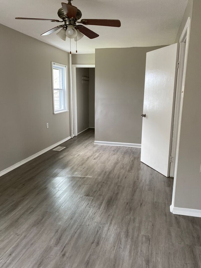 Building Photo - 215 Mary St