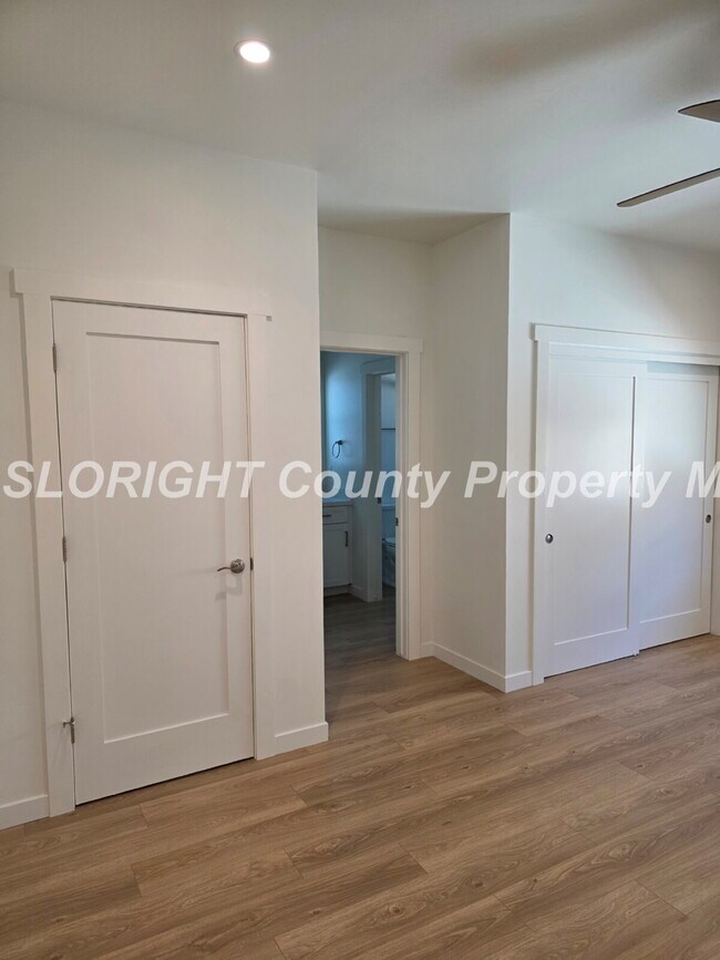 Building Photo - AVAILABLE NOW - 2 Bed, 2 Bath Downstairs Morro Bay Apartment