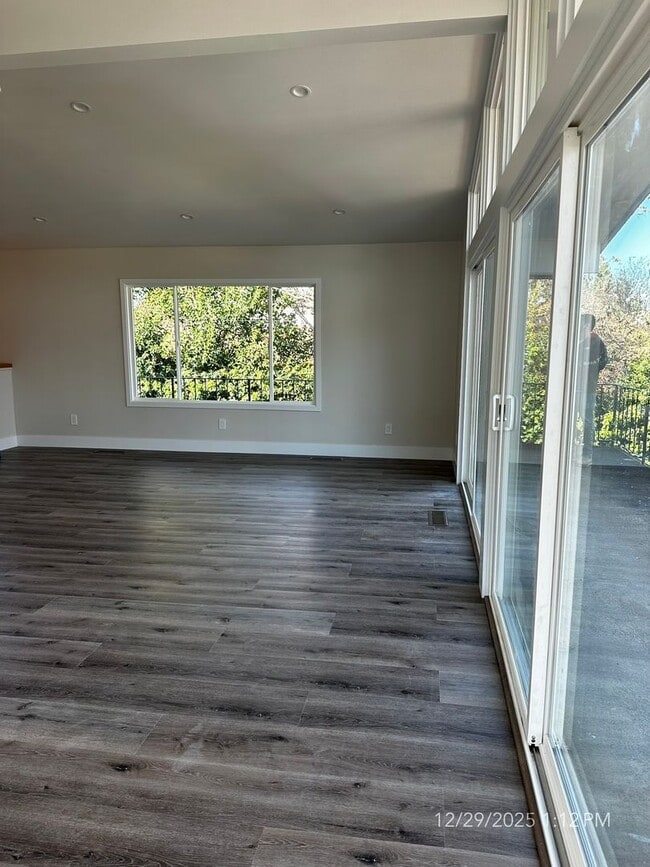 Building Photo - Brown 1403-1407