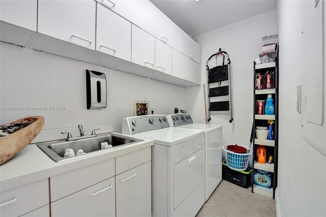 Building Photo - 3801 NE 207th St