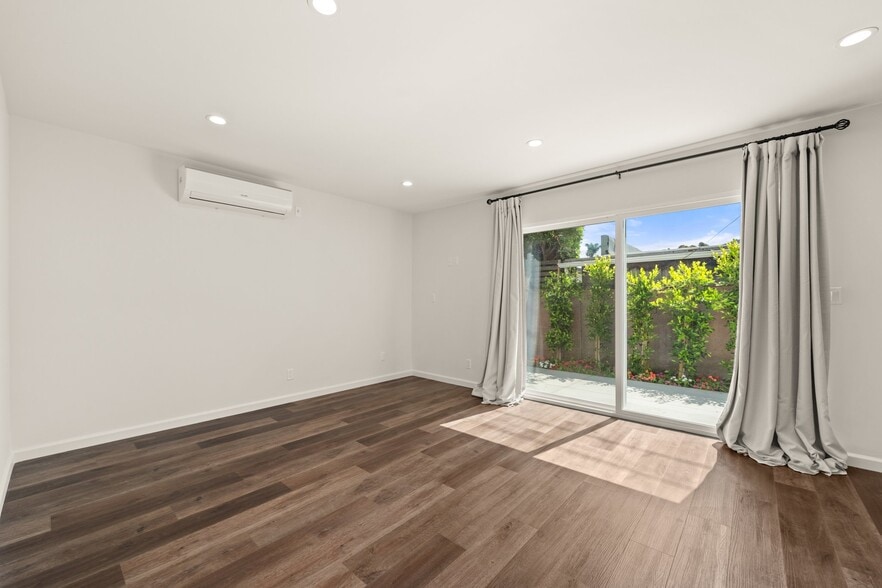 Building Photo - 5136 Hillcrest Dr