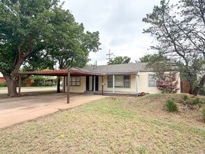 Building Photo - Gorgeous Mid Century Style Located in the Medical District!