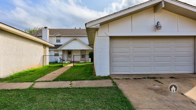 Building Photo - 7507 Knight Lake Dr