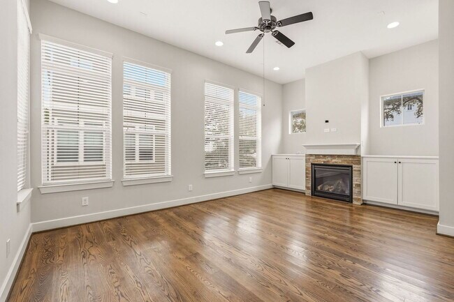 Building Photo - 2441 Charleston St