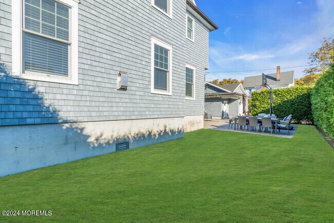 Building Photo - 300 Salem Ave