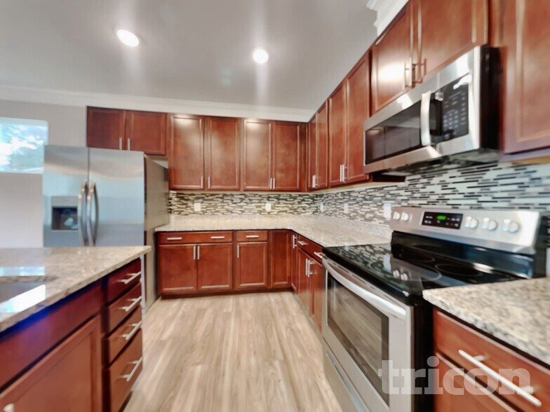 Building Photo - 225 Highview Dr