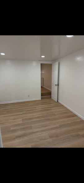 Building Photo - 116 Grove St